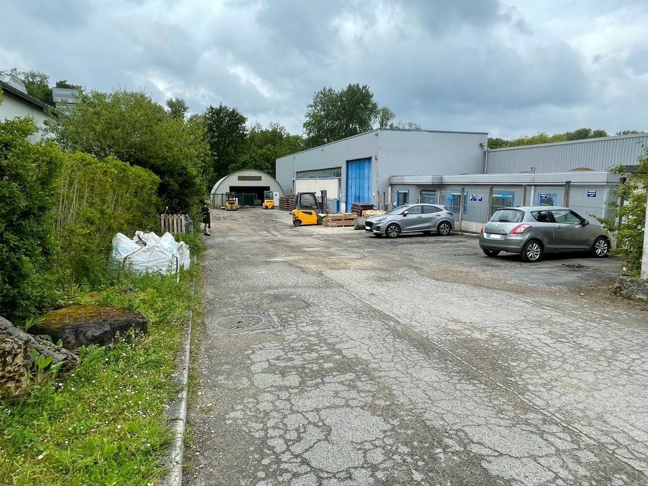 Flex in Presles for sale Building Photo- Image 1 of 19