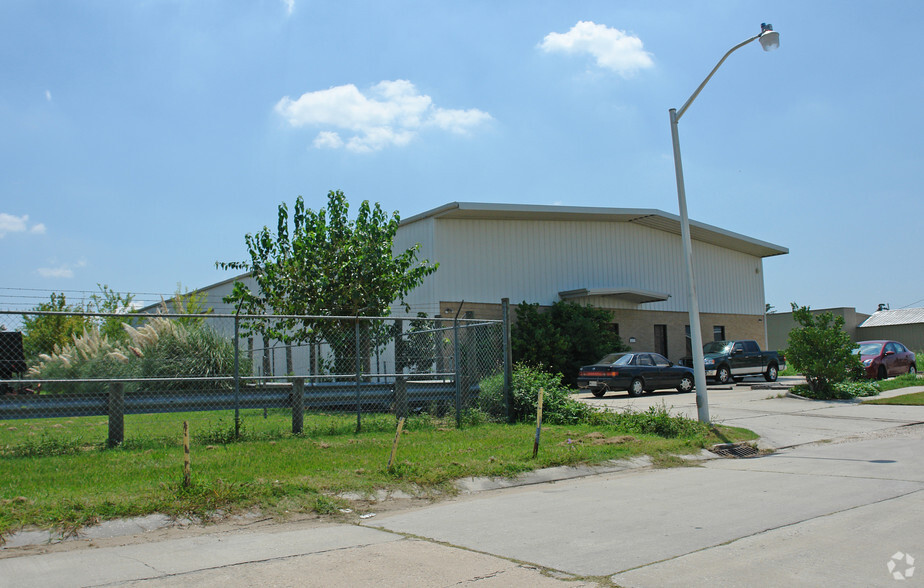 1833 Industrial Blvd, Harvey, LA à vendre - Photo du bâtiment - Image 2 de 2