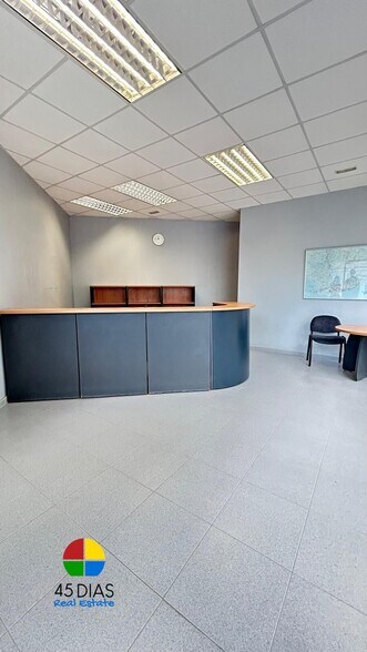Bureau/Commerce de détail dans Cerdanyola del Vallès, Barcelona à louer - Photo intérieure - Image 2 de 3