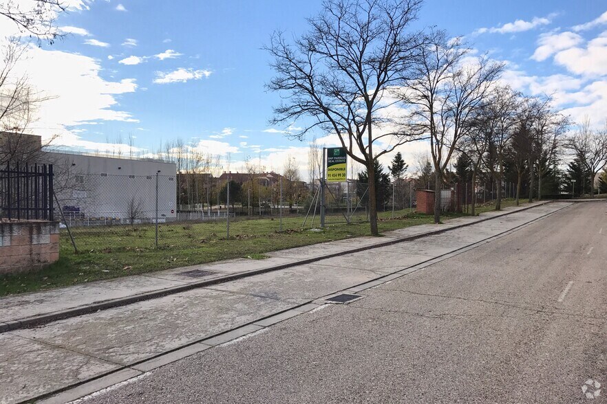 Calle Vía Ferrocarril, 13, Navalcarnero, Madrid à vendre - Photo du bâtiment - Image 2 de 2