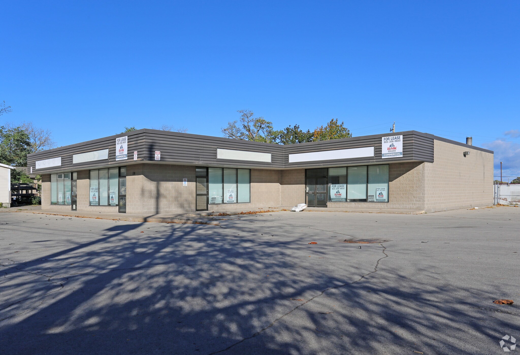 211-217 Church St, St Catharines, ON à vendre Photo principale- Image 1 de 1