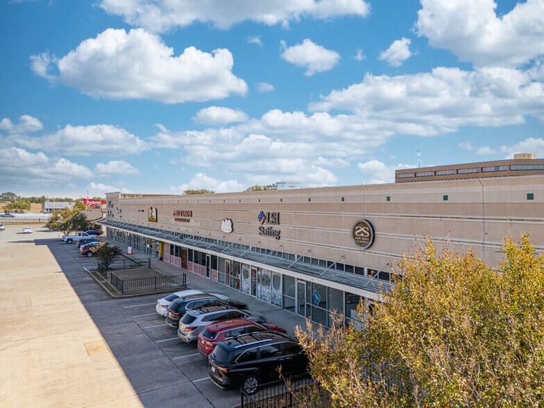 13167 Northwest Fwy, Houston, TX à louer - Photo du bâtiment - Image 3 de 12