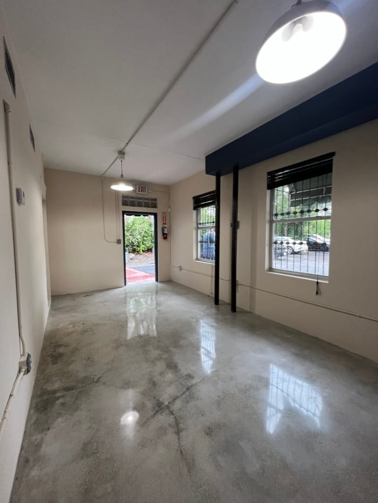 5400 NE 4 Ct, Miami, FL à louer Photo intérieure- Image 1 de 2