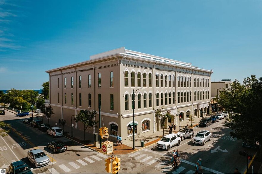 101-109 E Front St, Traverse City, MI for lease - Building Photo - Image 1 of 6