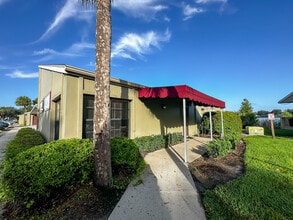 2000 E Edgewood Dr, Lakeland, FL à louer Photo intérieure- Image 2 de 15