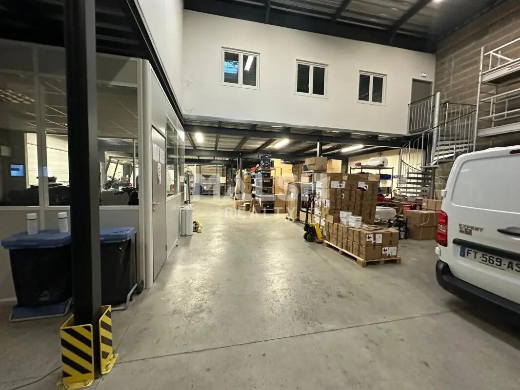 Local d'activités dans Vénissieux à vendre Photo intérieure- Image 1 de 12