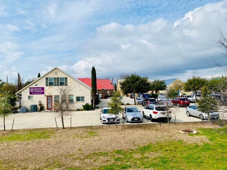 910 Gruene Rd, New Braunfels, TX à louer - Photo du bâtiment - Image 3 de 31