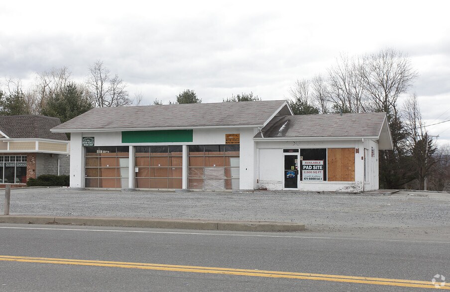 473 Violet Ave, Poughkeepsie, NY for sale - Primary Photo - Image 1 of 2