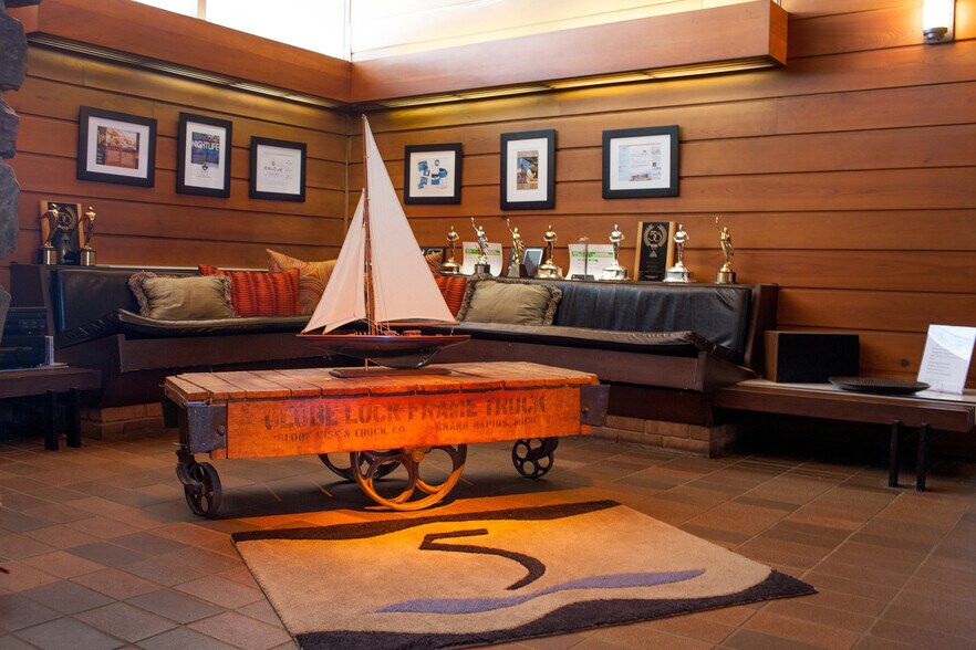 1433 Northside Blvd, South Bend, IN à vendre - Photo du bâtiment - Image 3 de 11