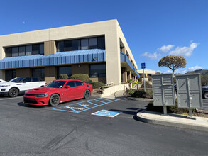 5 Harris Ct, Monterey, CA à louer Photo du b timent- Image 1 de 17