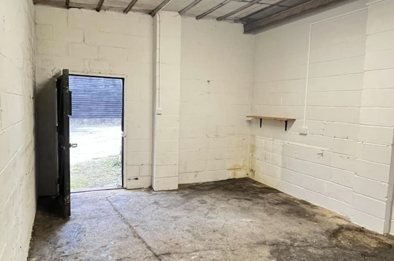 6-8 Brook End, Weston Turville for lease Interior Photo- Image 1 of 2