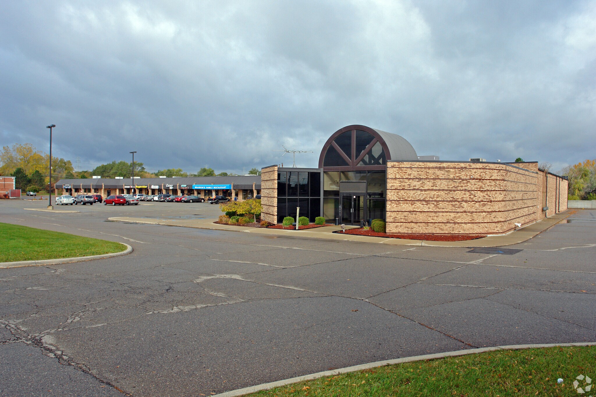 13205-13325 E 14 Mile Rd, Sterling Heights, MI for lease Primary Photo- Image 1 of 9