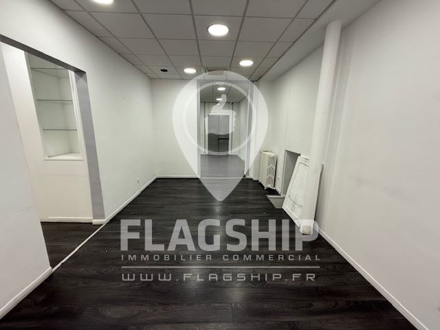 Retail in Paris for lease - Building Photo - Image 2 of 9