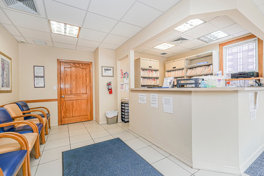 237 Bay Ridge Pky, Brooklyn, NY for sale - Building Photo - Image 2 of 36