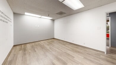 17315 Studebaker Rd, Cerritos, CA à louer Numérisation 3D de Matterport- Image 1 de 5