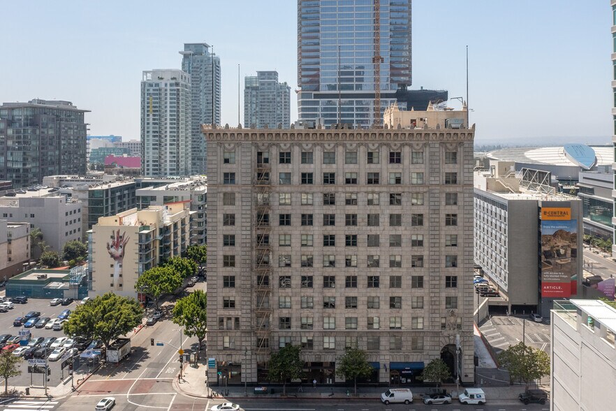 710-714 W Olympic Blvd, Los Angeles, CA à louer - Photo du bâtiment - Image 3 de 6