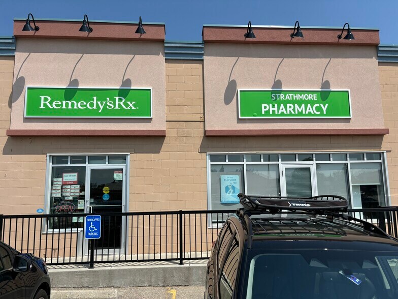 320 2nd St, Strathmore, AB à louer - Photo du bâtiment - Image 2 de 7