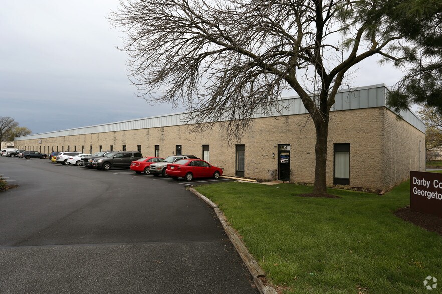 100-110 Darby Commons Ct, Folcroft, PA à louer - Photo du bâtiment - Image 3 de 5