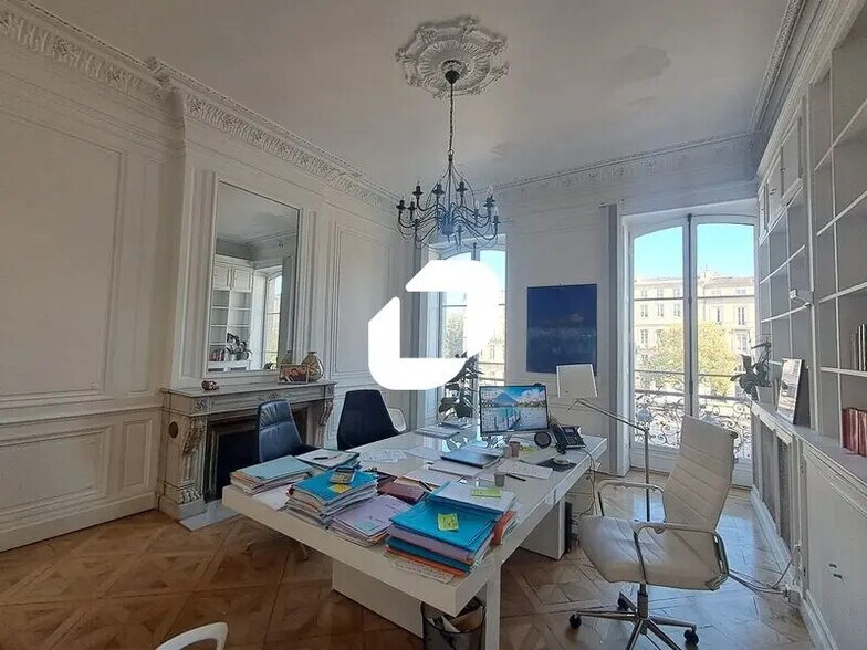 Office in Bordeaux for lease - Building Photo - Image 2 of 16