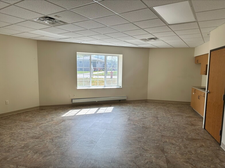 433 Mill St, Zumbrota, MN for lease - Interior Photo - Image 3 of 6