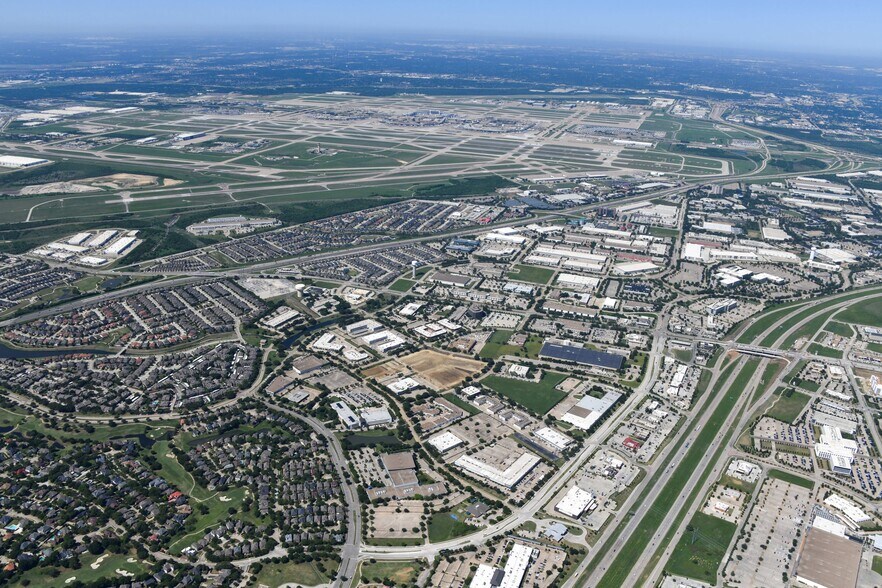 8201 Ridgepoint Dr, Irving, TX à vendre - Photo du bâtiment - Image 3 de 5