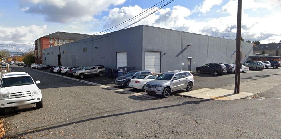 2353 NW Vaughn St, Portland, OR for sale - Building Photo - Image 2 of 10