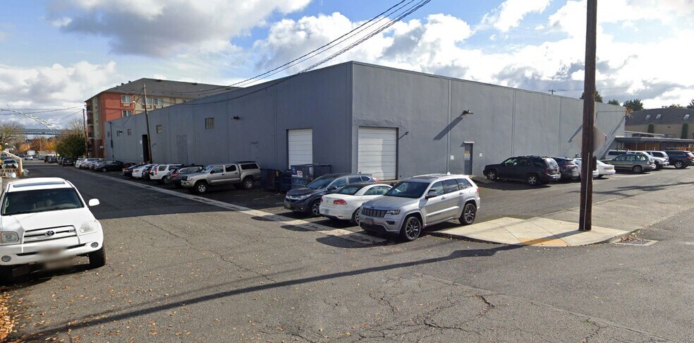 2353 NW Vaughn St, Portland, OR à louer - Photo du bâtiment - Image 2 de 3