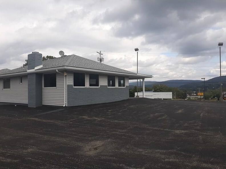 Office in Latrobe, PA for sale Primary Photo- Image 1 of 1