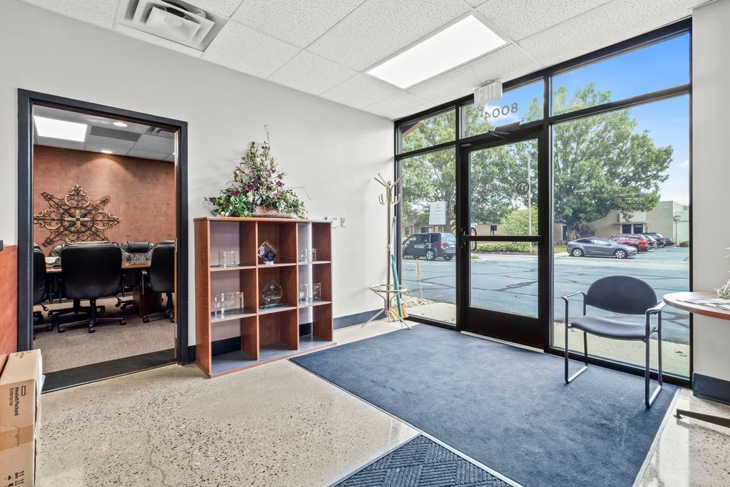 8004-8008 Castleway Dr, Indianapolis, IN à vendre Photo intérieure- Image 1 de 11