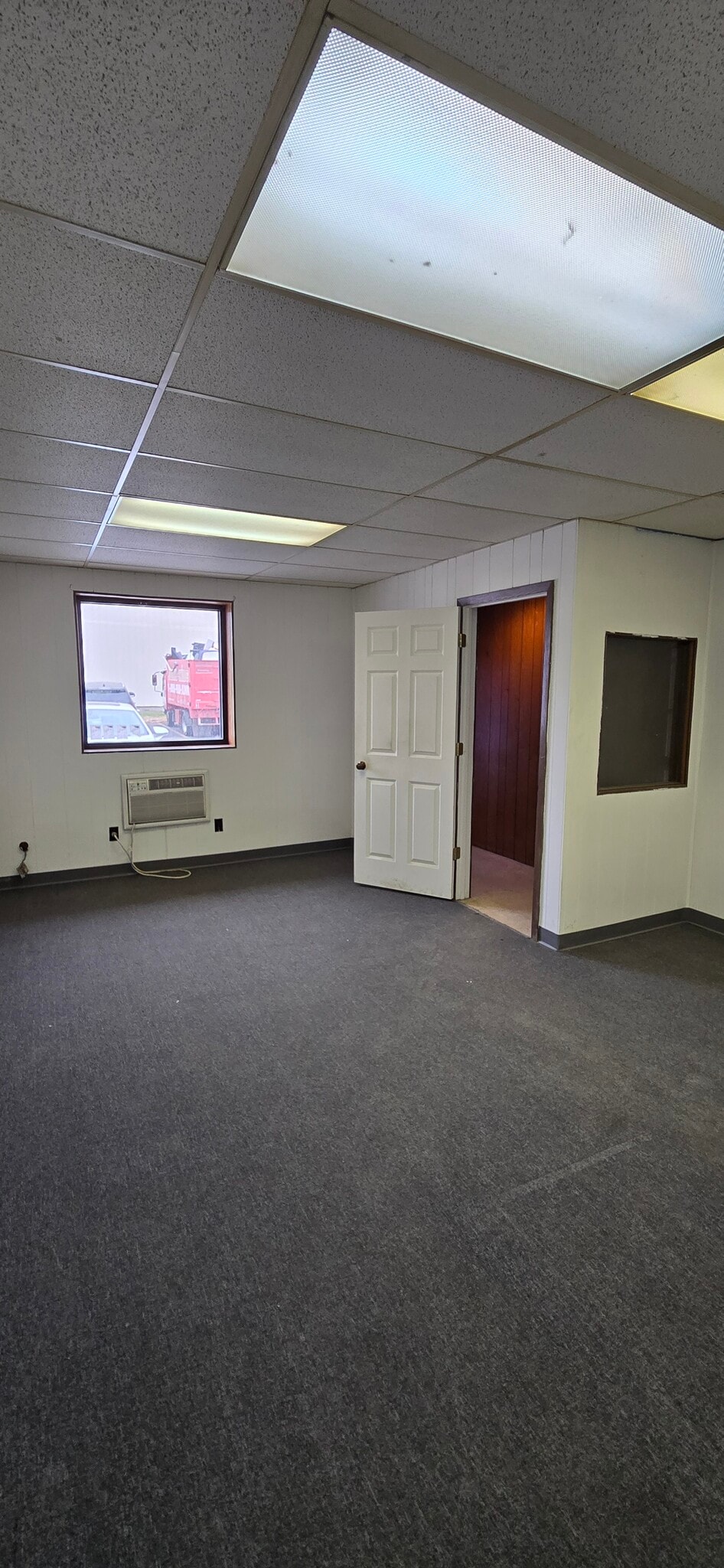 28039 W Commercial Ave, Lake Barrington, IL à louer Photo intérieure- Image 1 de 8