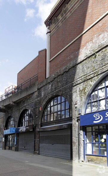 Bridgewater Way, Windsor à louer - Photo du bâtiment - Image 2 de 4