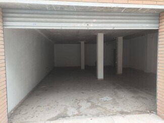 Plus de détails pour Multi-résidentiel à vendre