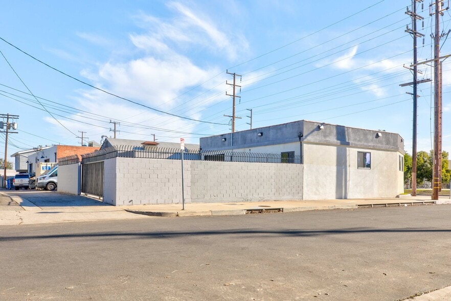 10721 Chandler Blvd, North Hollywood, CA for lease - Building Photo - Image 2 of 15