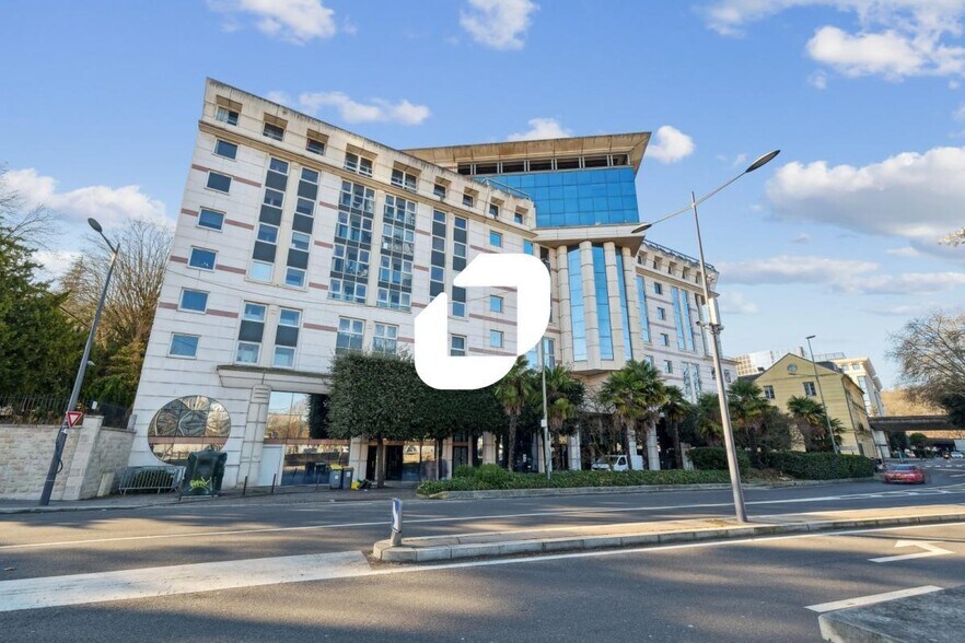 Office in Sèvres for lease - Building Photo - Image 1 of 35