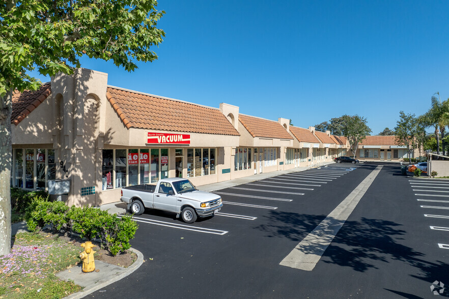 940 E Valley Pky, Escondido, CA for lease - Building Photo - Image 1 of 25