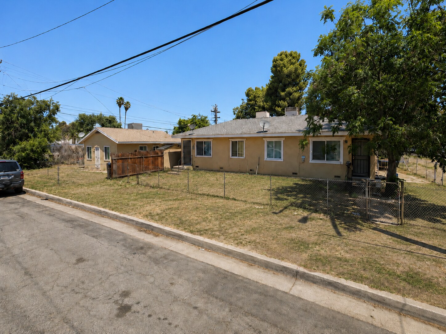 615 Olive St, Bakersfield, CA à vendre Photo du bâtiment- Image 1 de 13