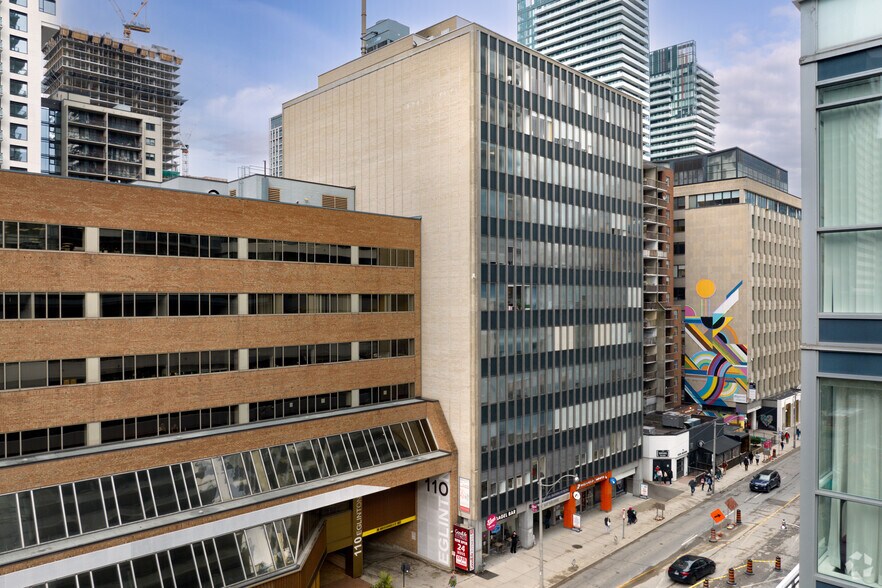 120 Eglinton Ave E, Toronto, ON à louer - Photo du bâtiment - Image 2 de 37