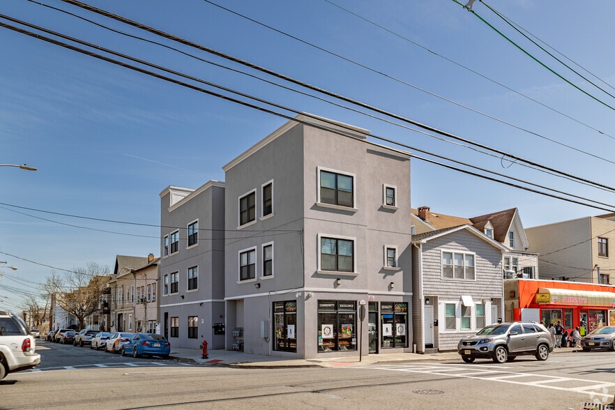 215 Rosa Parks Blvd, Paterson, NJ for sale - Primary Photo - Image 1 of 5