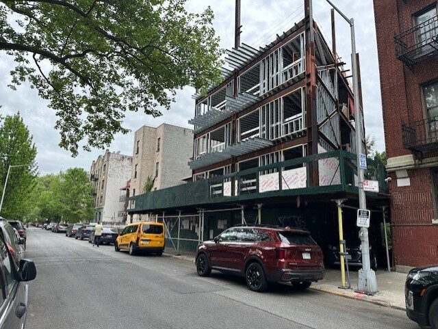 677 E 21st St, Brooklyn, NY à vendre - Photo du bâtiment - Image 2 de 2