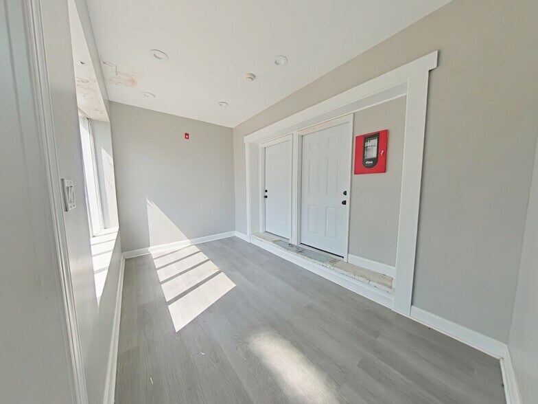 6217 Chestnut St, Philadelphia, PA à vendre - Photo du bâtiment - Image 2 de 74