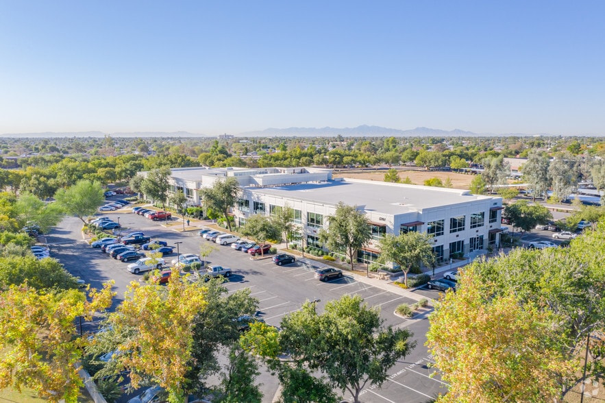 5701 W Talavi Blvd, Glendale, AZ for lease - Building Photo - Image 2 of 9
