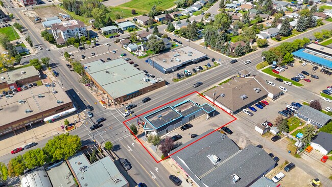 Plus de détails pour 104 1st Av NE, Airdrie, AB - Bureau à vendre