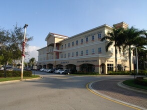 15800-15880 Pines Blvd, Pembroke Pines, FL à louer Photo intérieure- Image 2 de 8