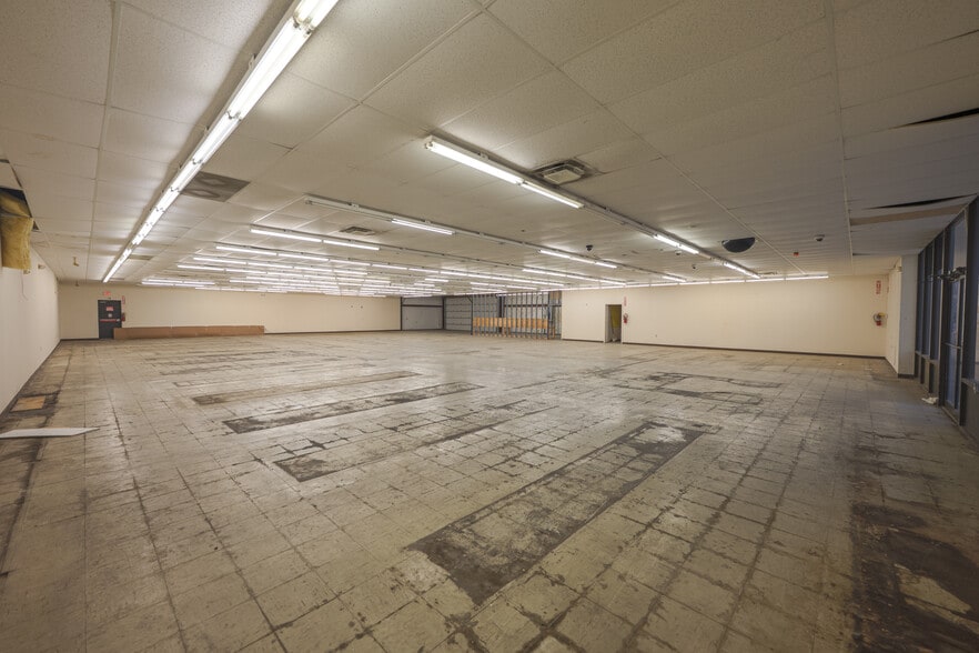 901 Lewark St, Coffeyville, KS for sale - Building Photo - Image 3 of 6