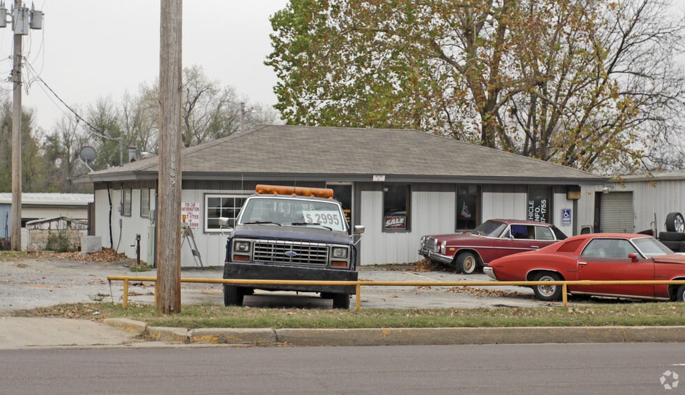 6716 NW 10th St, Oklahoma City, OK for sale - Building Photo - Image 3 of 5