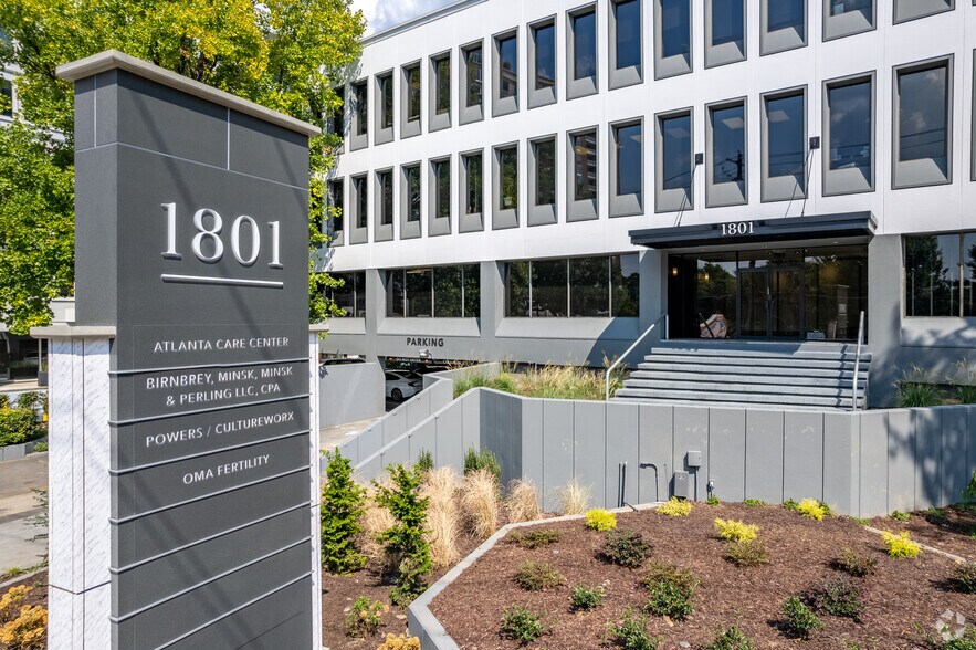 1801 Peachtree St NE, Atlanta, GA à louer - Photo du bâtiment - Image 3 de 21