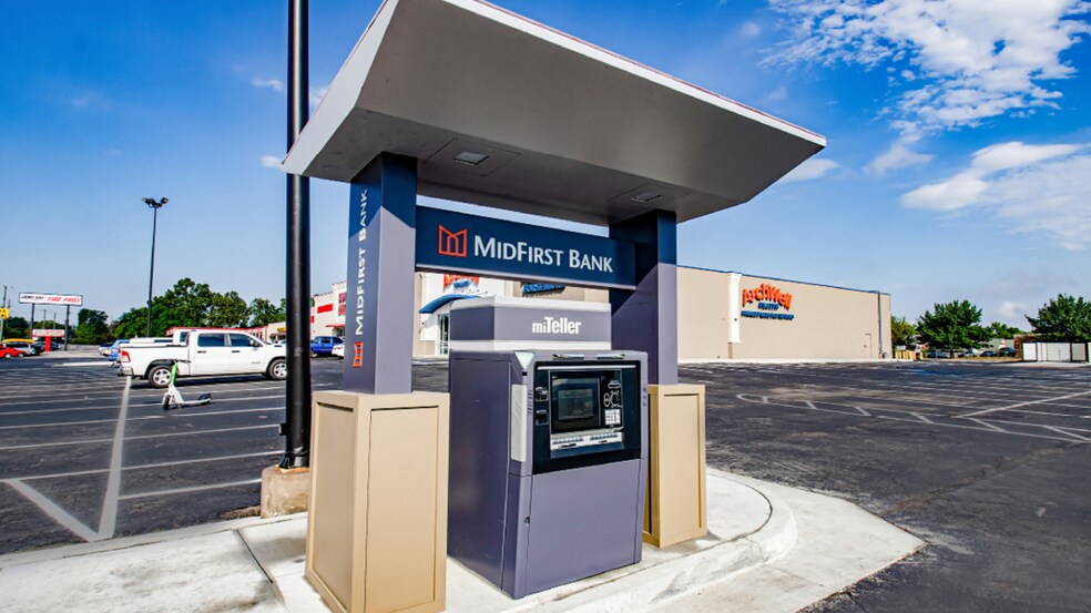 2235 E 61st St, Tulsa, OK à vendre - Photo du bâtiment - Image 3 de 4