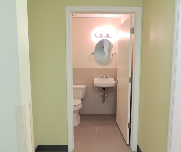 100 S Highland Ave, Ossining, NY à louer - Photo intérieure - Image 2 de 46