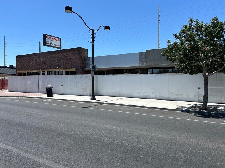 826-830 S Main St, Las Vegas, NV à louer - Photo du bâtiment - Image 2 de 9