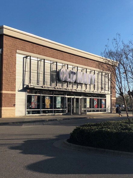 70-1100 Oxford Exchange Blvd, Oxford, AL à louer - Photo du bâtiment - Image 2 de 5